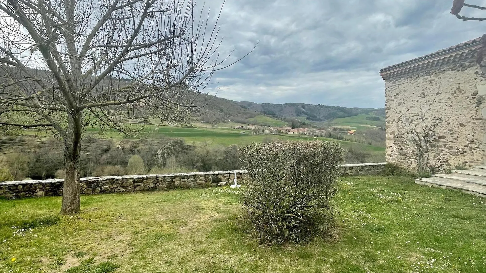 Holiday home Ferme Renovee, 3 Chambres, Cheminee - Fr-1-582-207 Saint-Ilpize