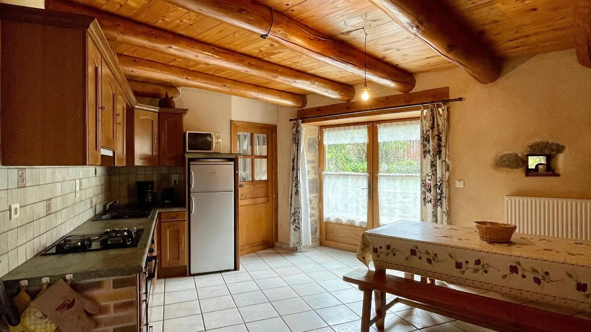 Ferme Renovee, 3 Chambres, Cheminee - Fr-1-582-207 Saint-Ilpize France